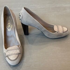 Tods Jodie Suede Pump | size 7 1/2 | beige
